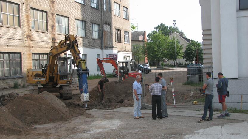 Tvarkant Prisikėlimo bažnyčią – netikėti radiniai