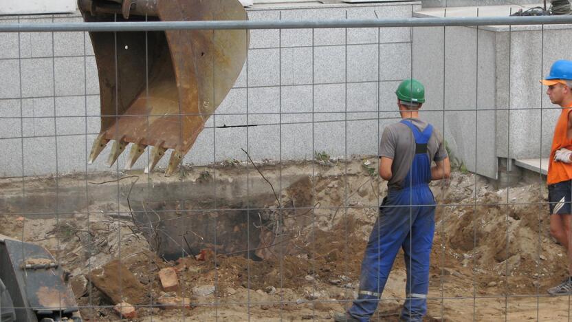 Tvarkant Prisikėlimo bažnyčią – netikėti radiniai