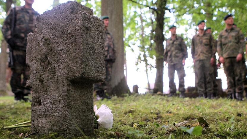 Fredoje sutvarkyti vokiečių karių kapai