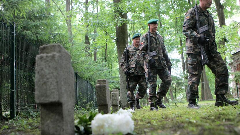 Fredoje sutvarkyti vokiečių karių kapai