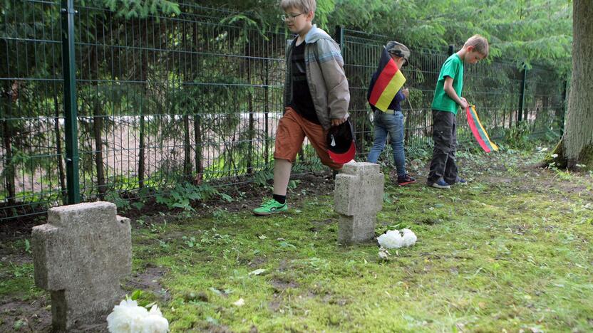 Fredoje sutvarkyti vokiečių karių kapai