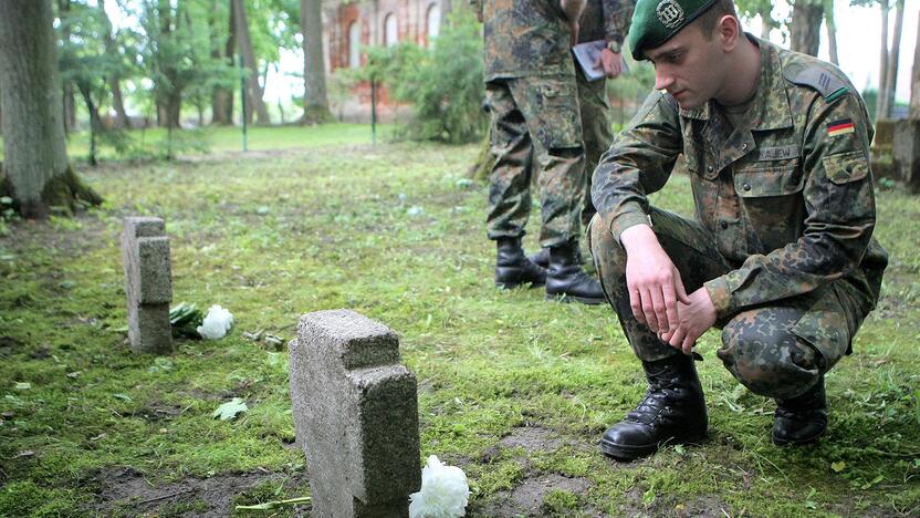 Fredoje sutvarkyti vokiečių karių kapai