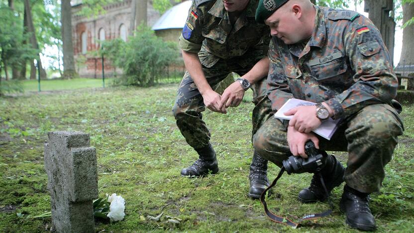 Fredoje sutvarkyti vokiečių karių kapai