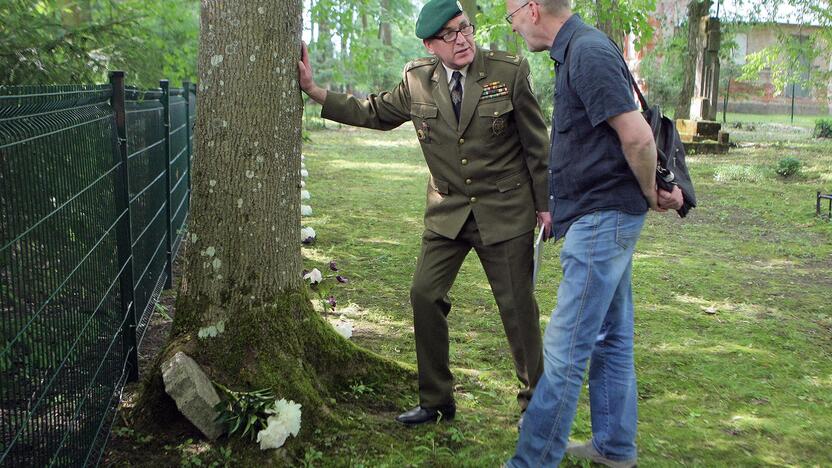 Fredoje sutvarkyti vokiečių karių kapai