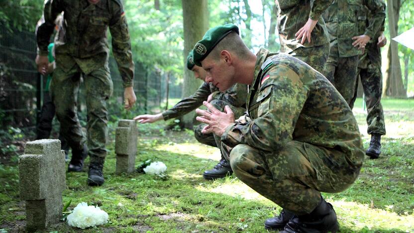 Fredoje sutvarkyti vokiečių karių kapai