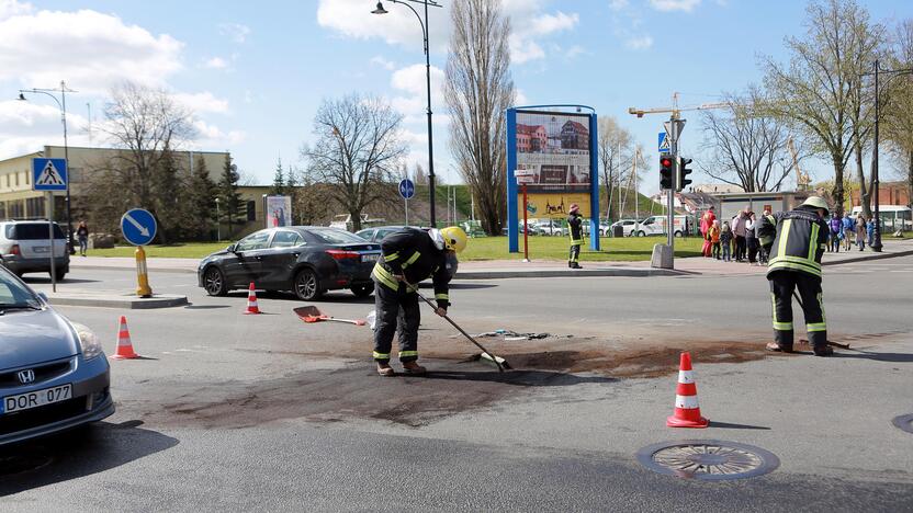 Į pratybas skubėję medikai rėžėsi į mikroautobusą