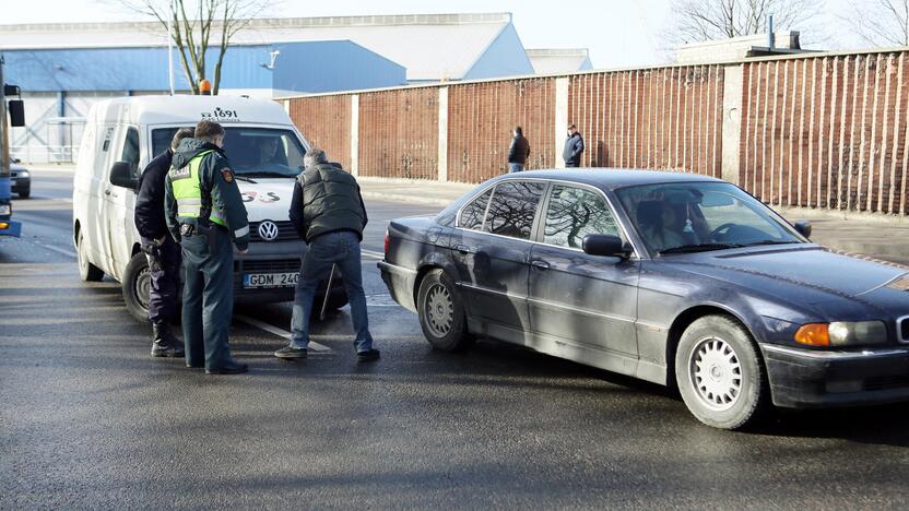 Minijos gatvėje susidūrė trys automobilaii