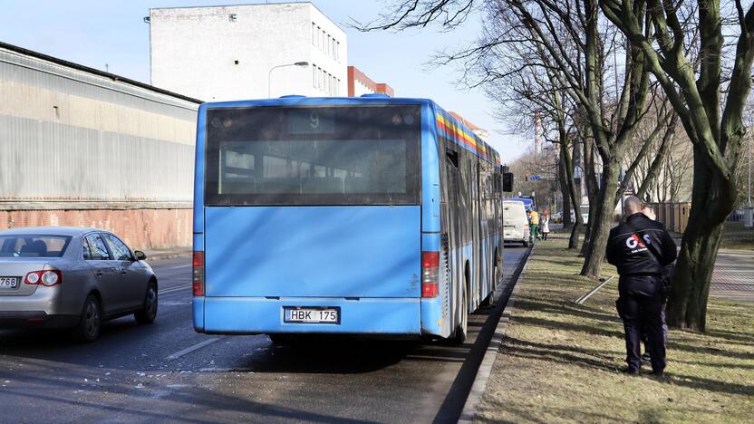 Minijos gatvėje susidūrė trys automobilaii