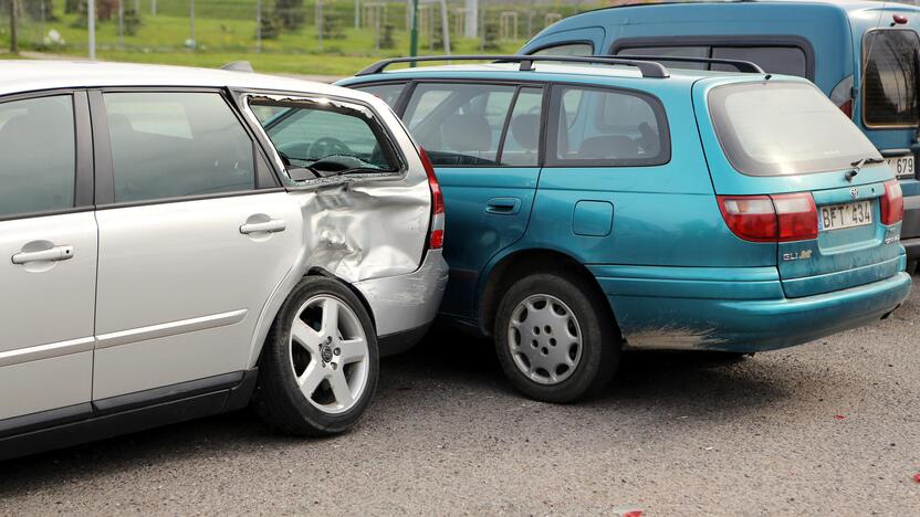 BMW partrenkė motociklininką