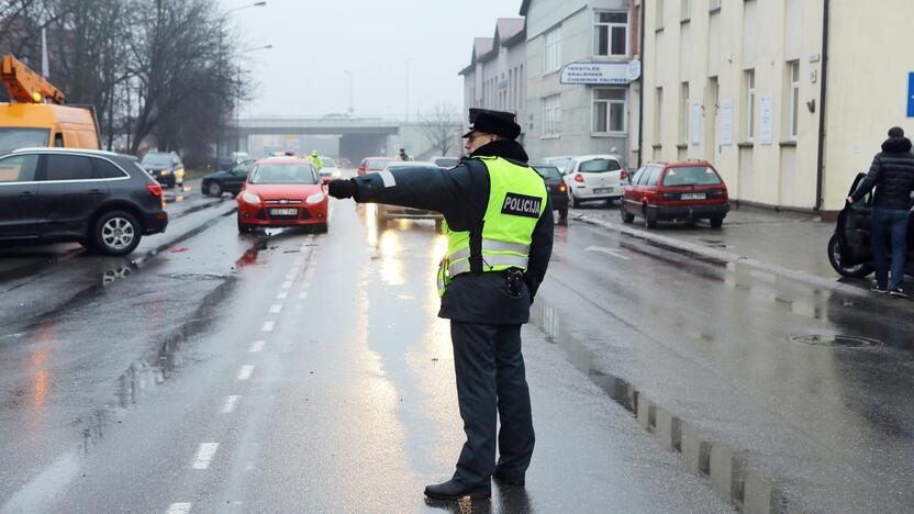 Liepų gatvėje susidūrė keturi automobiliai