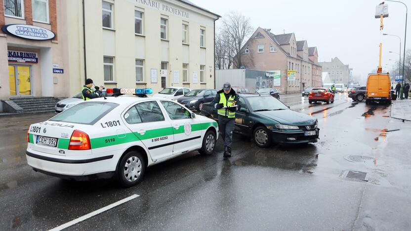 Liepų gatvėje susidūrė keturi automobiliai