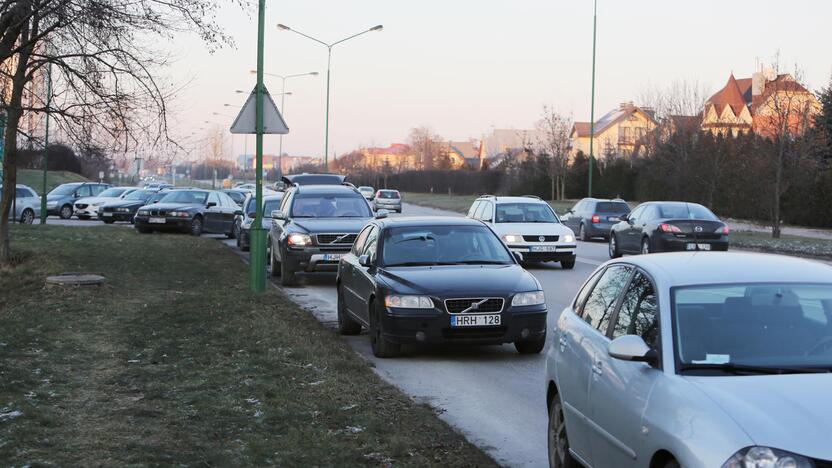 Klaipėdiečiai puikiai laiką leido ant ledo