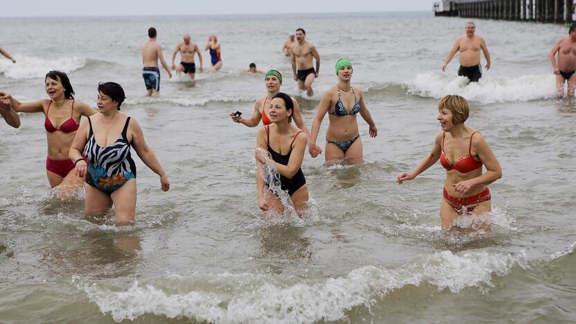 Į Baltiją panėrė maždaug šimtas sveikuolių