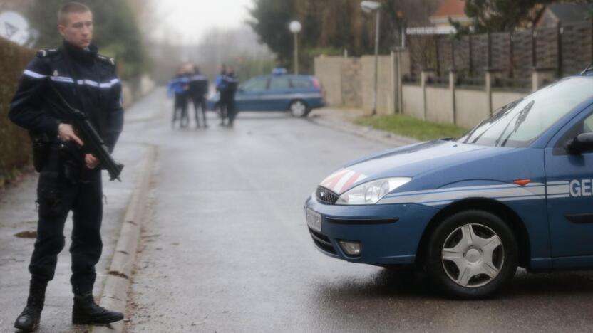 „Charlie Hebdo“ įtariamųjų gaidynės