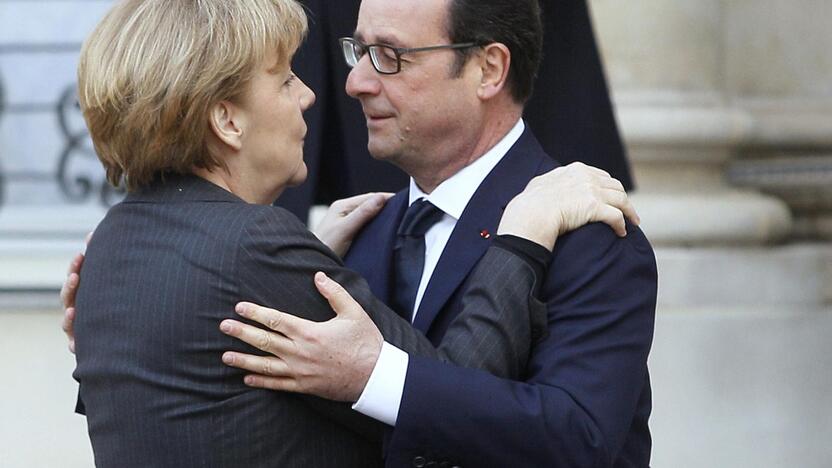 Angela Merkel ir Francois Hollande'as