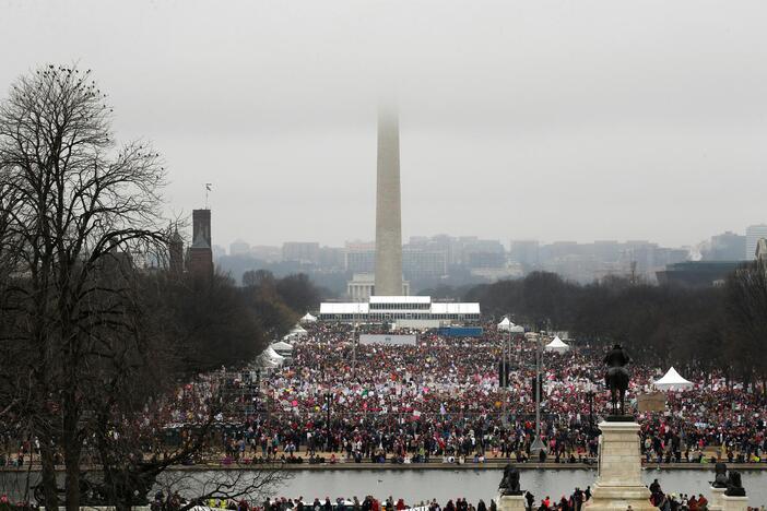 Moterys protestuoja prieš D. Trumpą