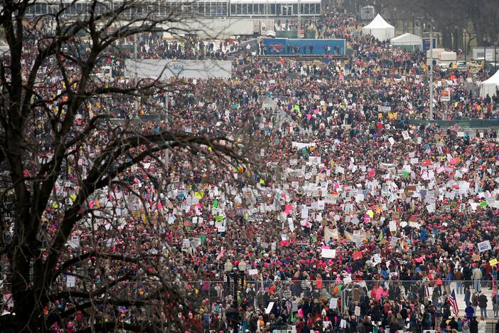 Moterys protestuoja prieš D. Trumpą