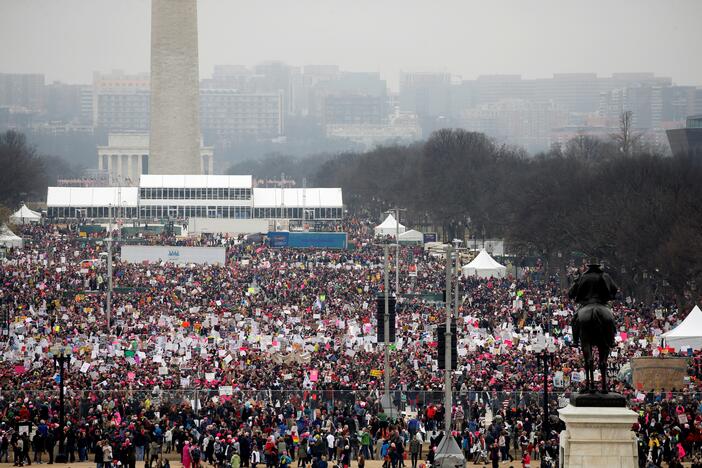 Moterys protestuoja prieš D. Trumpą