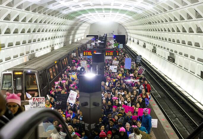 Moterys protestuoja prieš D. Trumpą