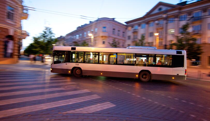 Vilniuje naktiniams autobusams per naktį reikės apie 1,2 tūkst. keleivių