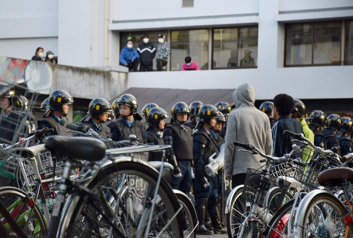 Kijoto universitete – Japonijos riaušių policijos reidas