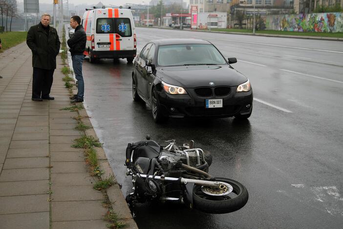 Dėl slidaus kelio Kaune vėl pasipylė avarijos