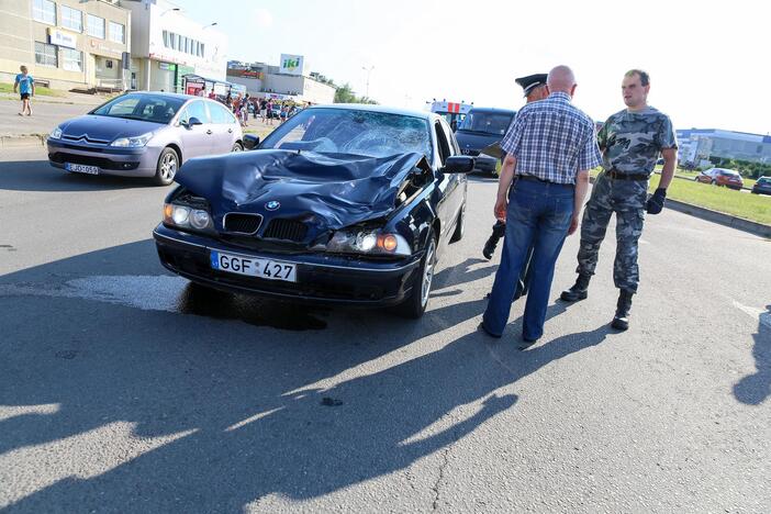 Teismas nepaleido į laisvę mamą ir dukrą pražudžiusio vairuotojo