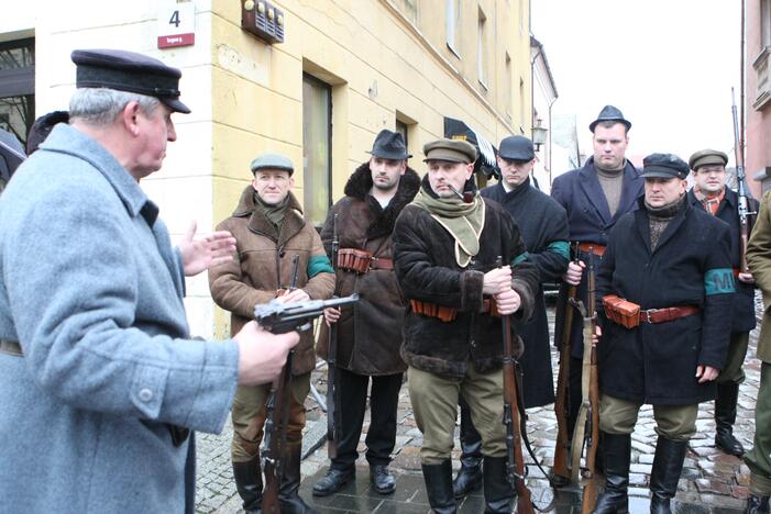 Teatro aikštėje – inscenizuotas „Prefektūros šturmas“