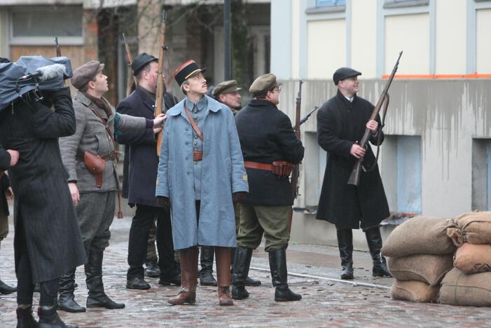 Teatro aikštėje – inscenizuotas „Prefektūros šturmas“