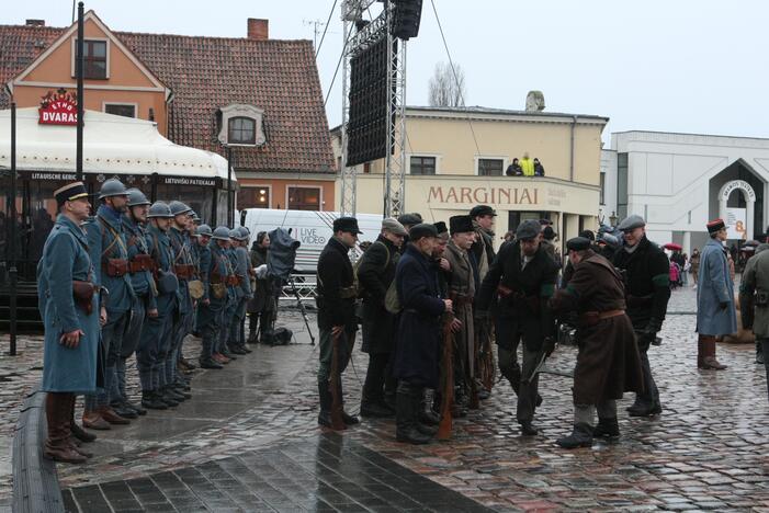 Teatro aikštėje – inscenizuotas „Prefektūros šturmas“