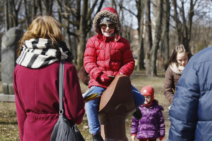 Skulptūrų parke – "Vynerio arbatėlė"