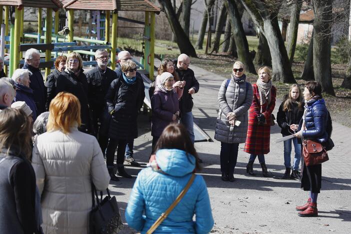 Skulptūrų parke – "Vynerio arbatėlė"