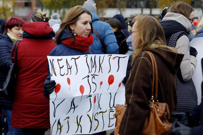 Klaipėdiečių protestas prieš vaikų paėmimą iš šeimų