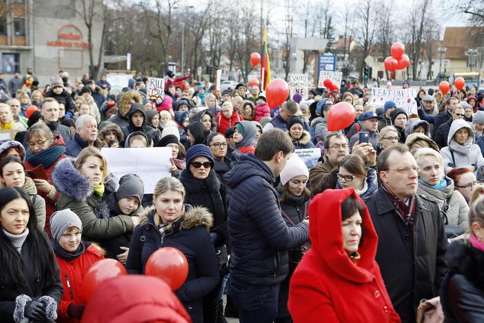 Klaipėdiečių protestas prieš vaikų paėmimą iš šeimų