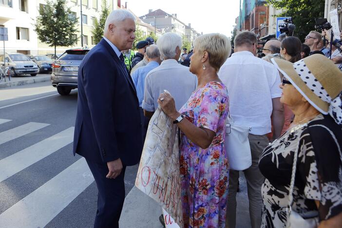 Prieš V. Titovą – miltais ir įžeidinėjimais