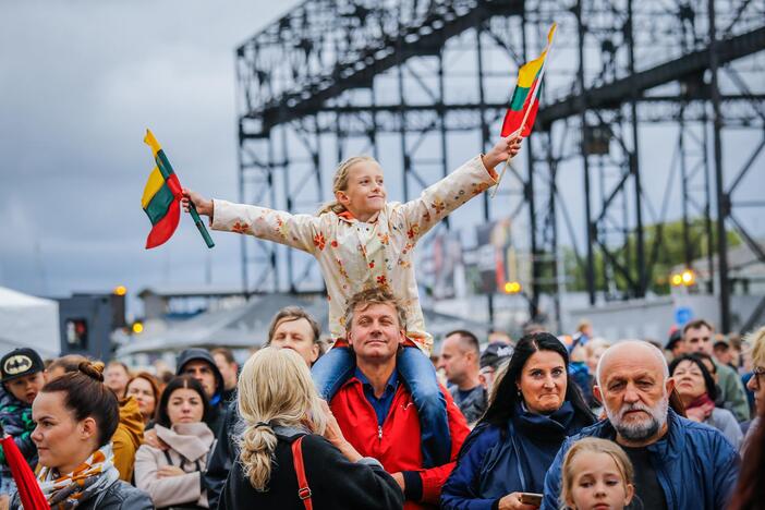 "Tautiška giesmė aplink pasaulį. 10 metų"