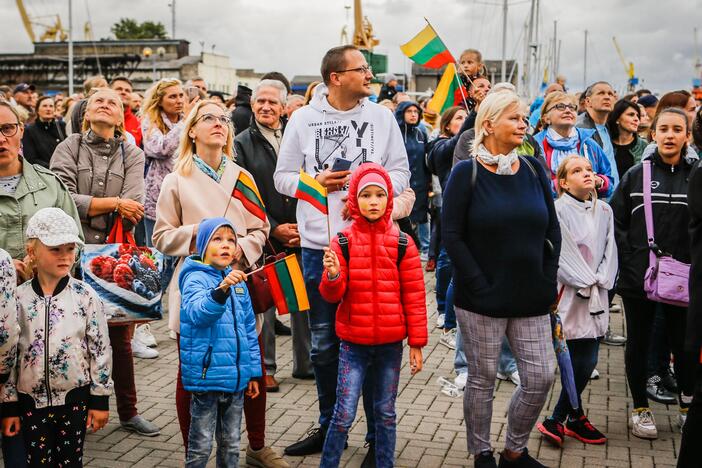 "Tautiška giesmė aplink pasaulį. 10 metų"