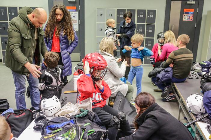 Maras aplankė jaunuosius ledo rutulininkus