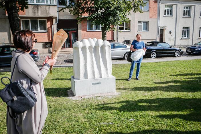 Skvere atidengtos naujos skultūros