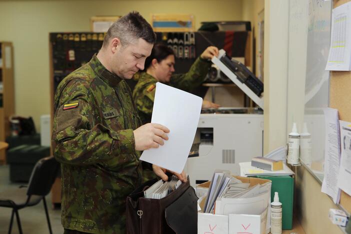 Pusšimtis naujokų iš Klaipėdos išvažiavo tarnauti Lietuvai