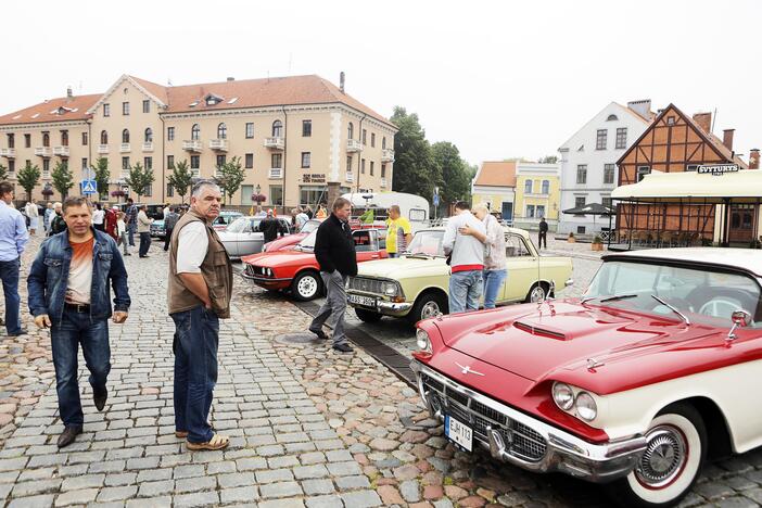 Senovinių automobilių išlėdytuvės į žygį per Lietuvą