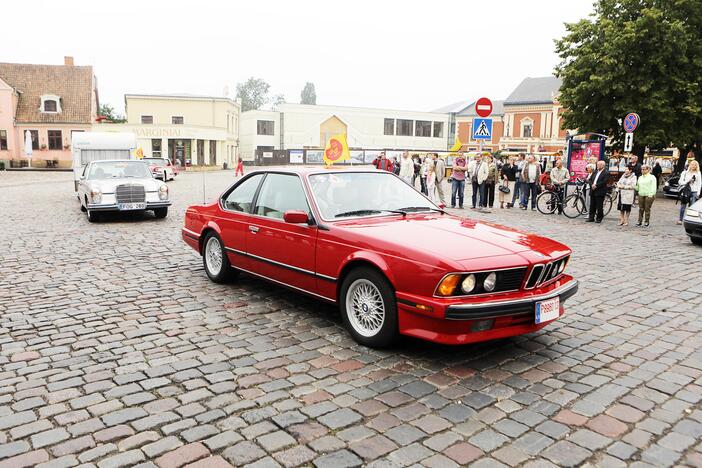 Senovinių automobilių išlėdytuvės į žygį per Lietuvą