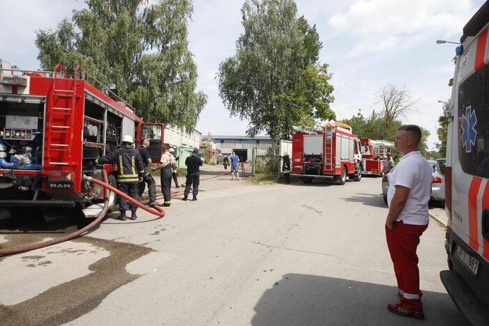 Uostamiestyje degė metalinis angaras