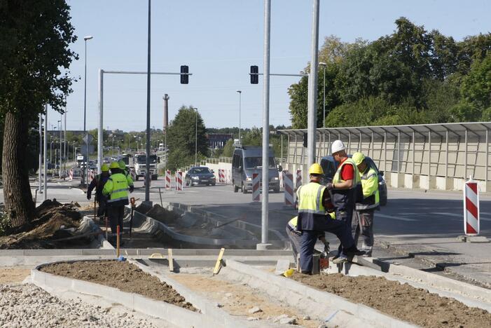 Vairuotojai keiksnoja remonto darbus: Liepų gatvėje – nesibaigiančios spūstys