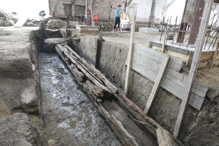 Uostamiesčio archeologus nudžiugino atradimai istoriniame silkių sandėlyje 