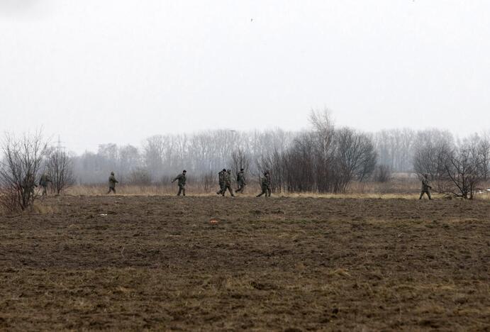 Būrys policininkų ir savanorių ieško dingusio vaikino 