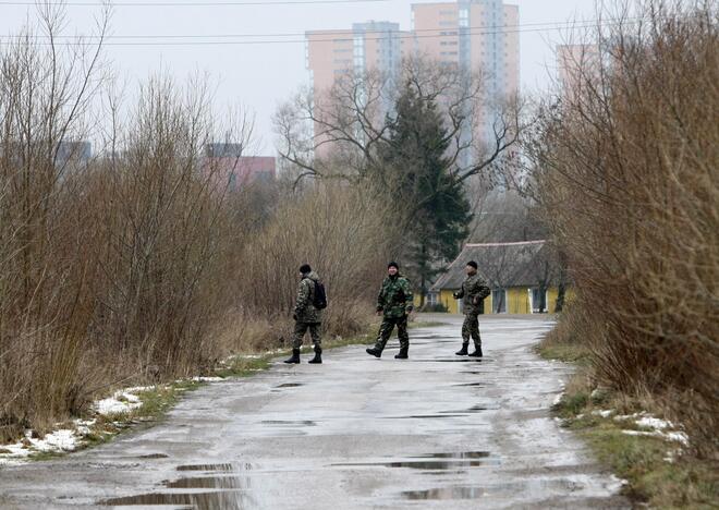 Būrys policininkų ir savanorių ieško dingusio vaikino 