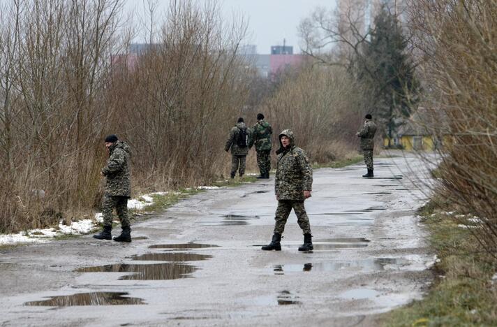 Būrys policininkų ir savanorių ieško dingusio vaikino 