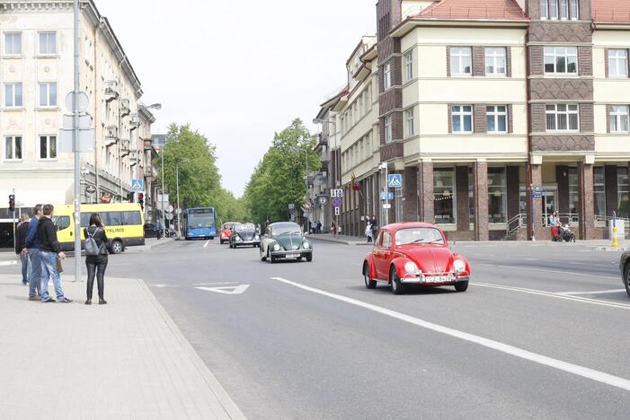 Uostamiesčio gatvėse spalvingi "vabalai" ir burbulų fiesta