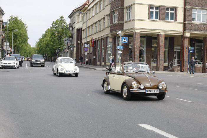 Uostamiesčio gatvėse spalvingi "vabalai" ir burbulų fiesta